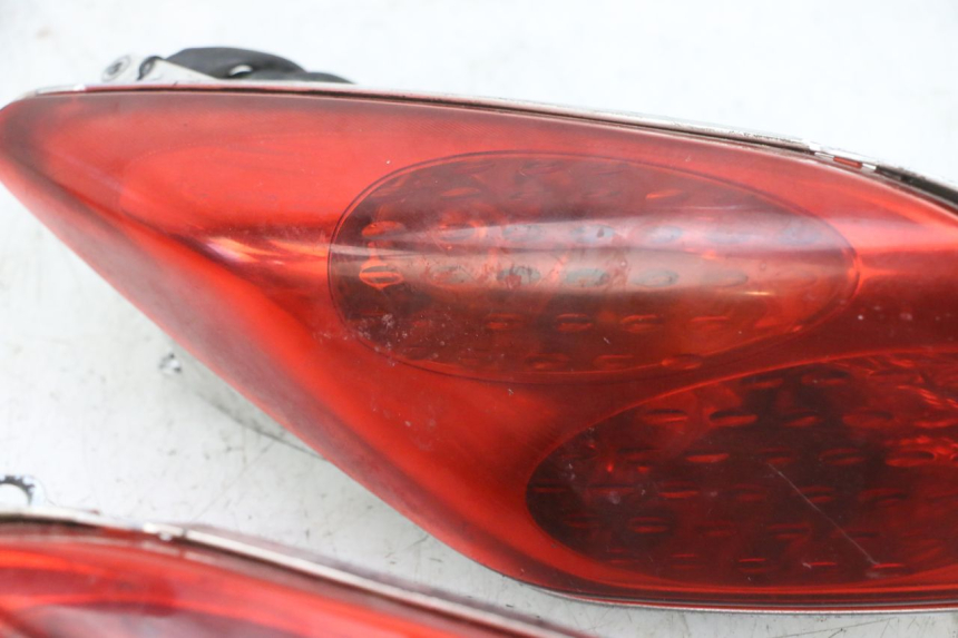 photo de FEU ARRIERE YAMAHA XMAX X-MAX 125 (2006 - 2009) - Marquages et références