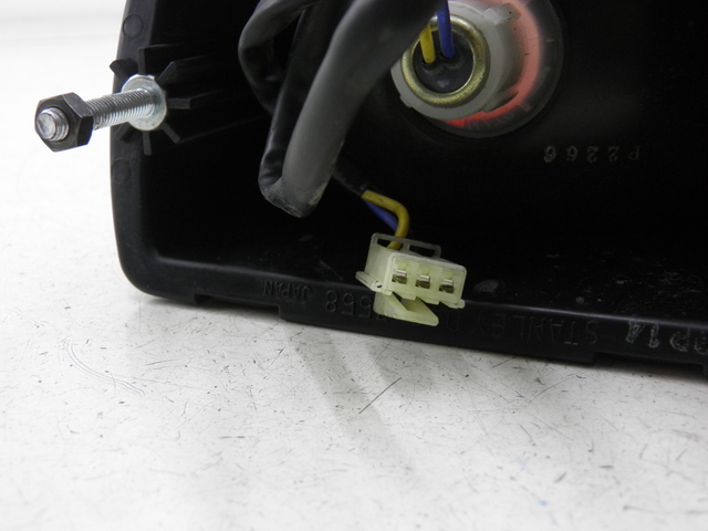 photo de FEU ARRIERE YAMAHA TDM 900 (2004 - 2006) - Gros plan technique