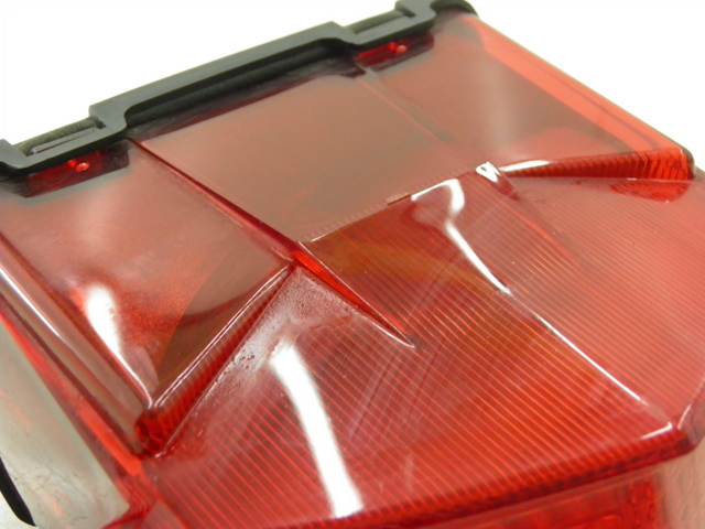 photo de FEU ARRIERE YAMAHA TDM 900 (2004 - 2006) - État de surface