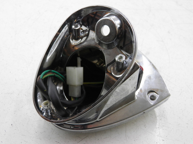 photo de FEU ARRIERE YAMASAKI YM50QT-N3 RETRO 50 (2012 - 2014) - Autre angle de vue