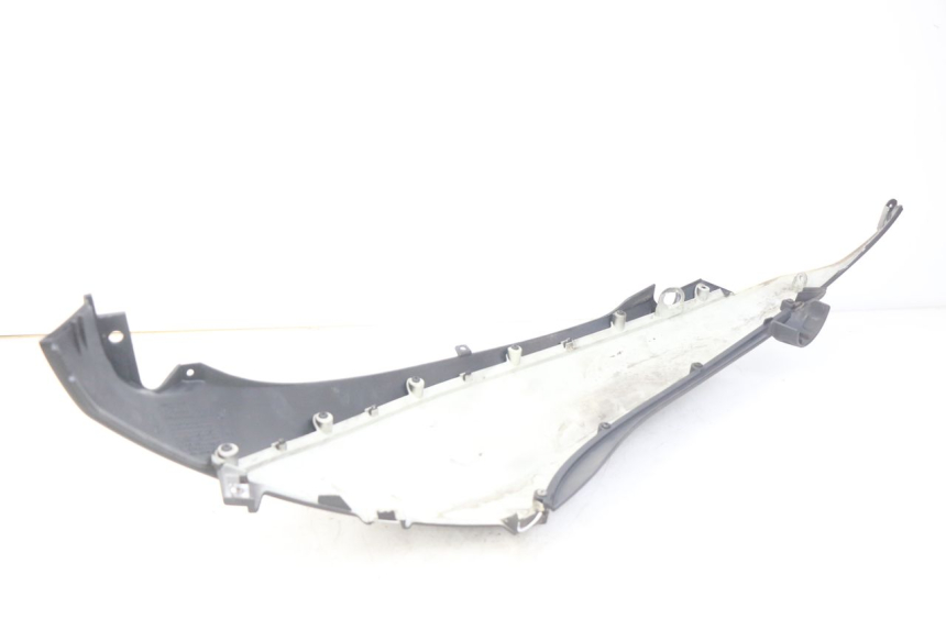 photo de FLANC ARRIERE DROIT PIAGGIO BEVERLY 125 (2010 - 2015)