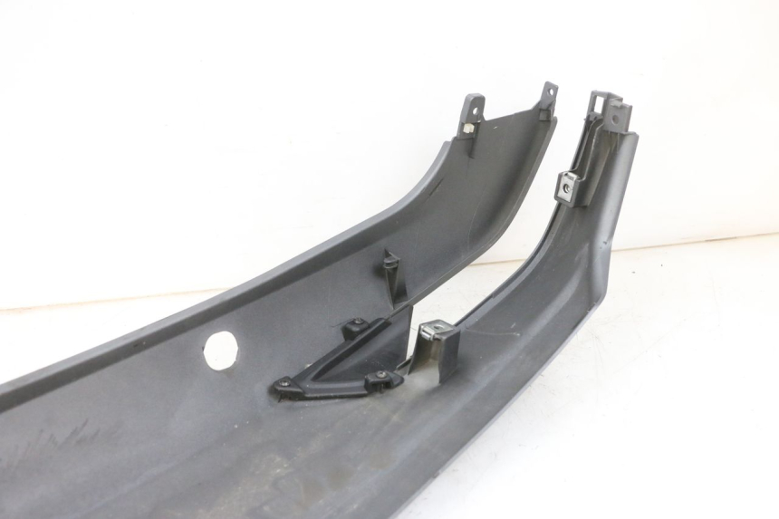 photo de FLANC ARRIERE DROIT PIAGGIO MP3 500 (2016 - 2018) - Gros plan technique