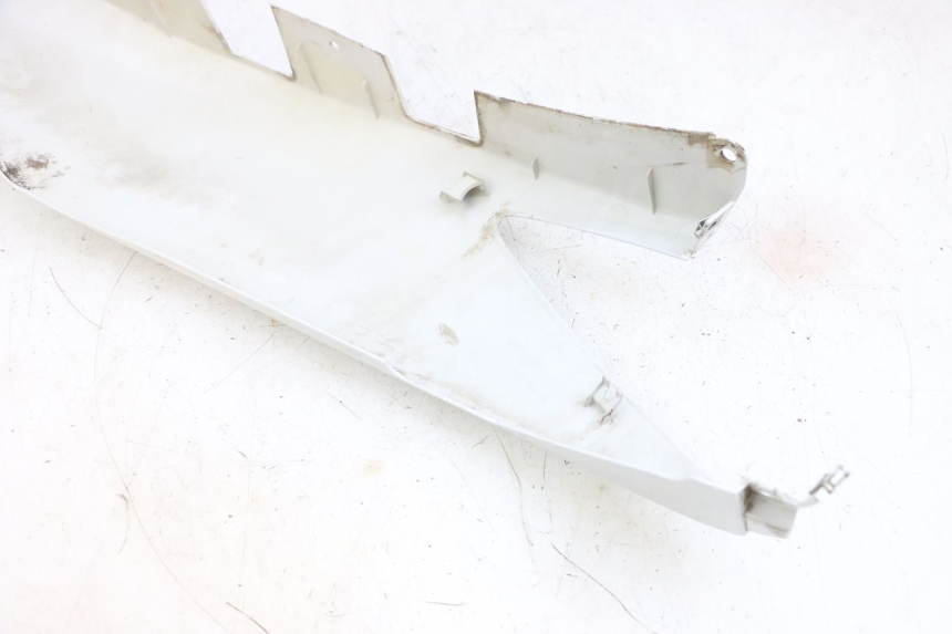 photo de FLANC ARRIERE DROIT YAMAHA X-MAX XMAX 125 (2010 - 2013) - Gros plan technique