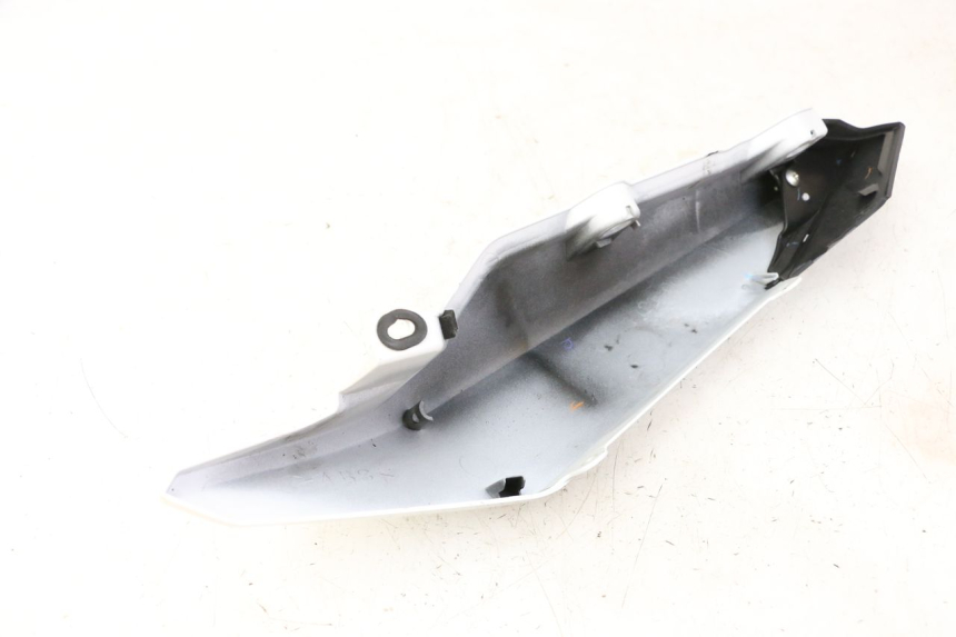 photo de FLANC ARRIERE DROIT YAMAHA XJ6 ABS 600 (2008 - 2016)