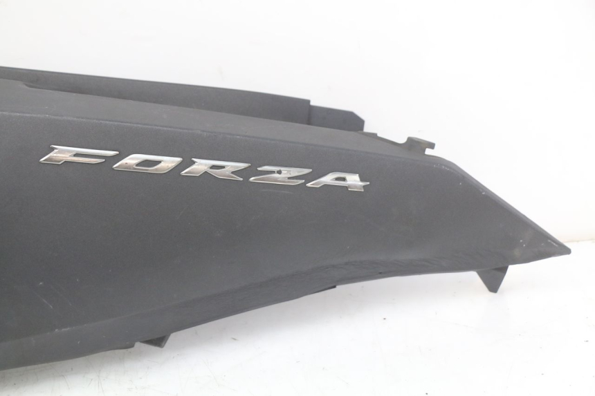 photo de FLANC ARRIERE GAUCHE HONDA FORZA 125 (2015 - 2016)