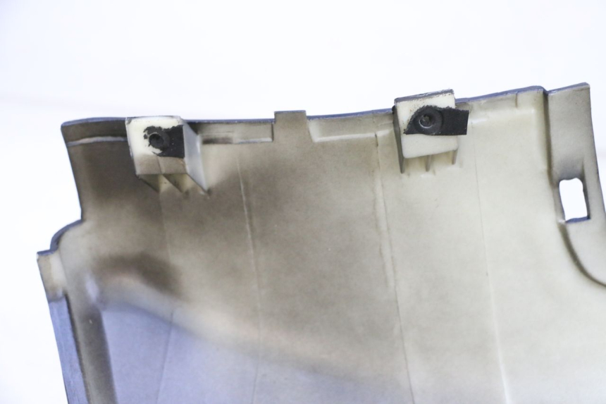 photo de FLANC ARRIERE GAUCHE JM MOTORS OLDIES GT 4T 50 (2018 - 2025) - Points de fixation