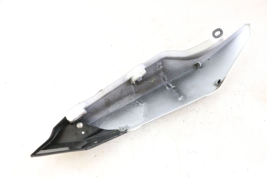 photo de FLANC ARRIERE GAUCHE YAMAHA XJ6 ABS 600 (2008 - 2016)