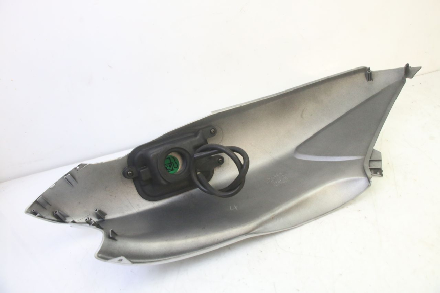 photo de FLANC ARRIERE GAUCHE YAMAHA YP MAJESTY 125 (2002 - 2006) - État de surface