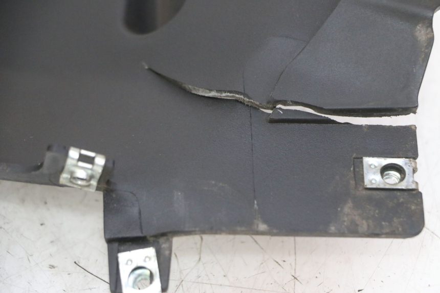 photo de FLANC LATERAL AVANT DROIT QUADRO 4 4D 350 (2015 - 2018)