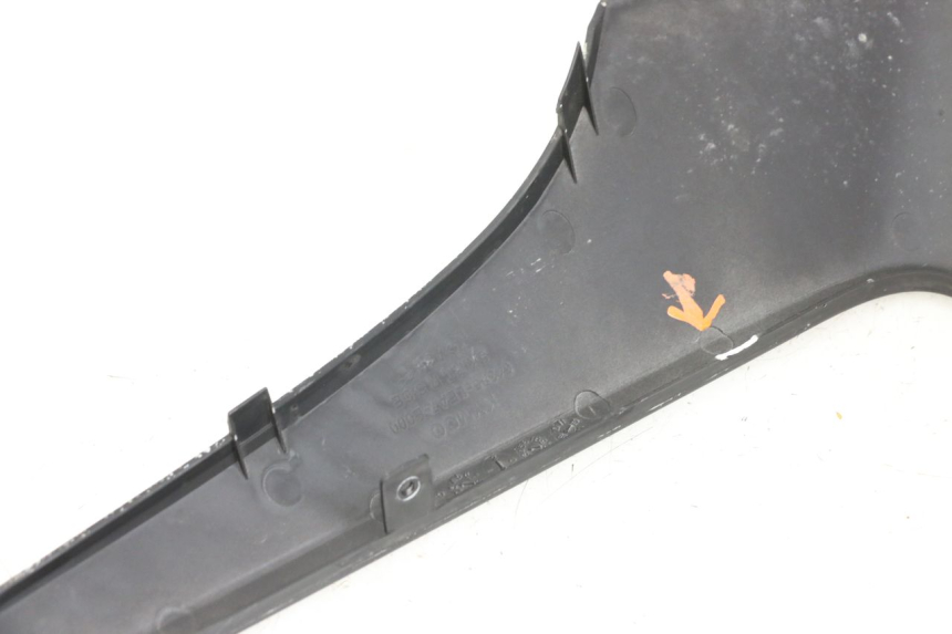 photo de FLANC LATERAL AVANT DROIT KYMCO DINK STREET 125 (2009 - 2014) - Zoom état d’usage