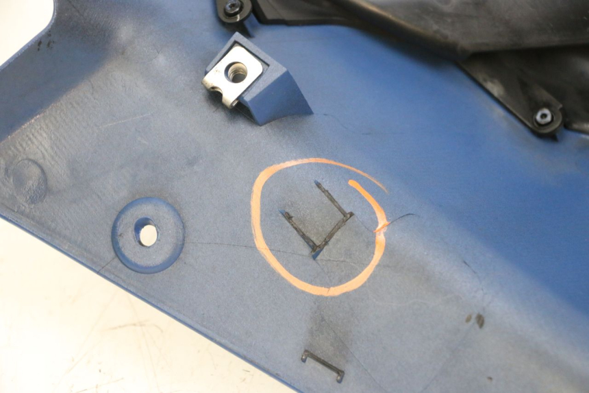 photo de FLANC LATERAL AVANT DROIT YAMAHA FJR ABS 1300 (2006 - 2012) - Points de fixation