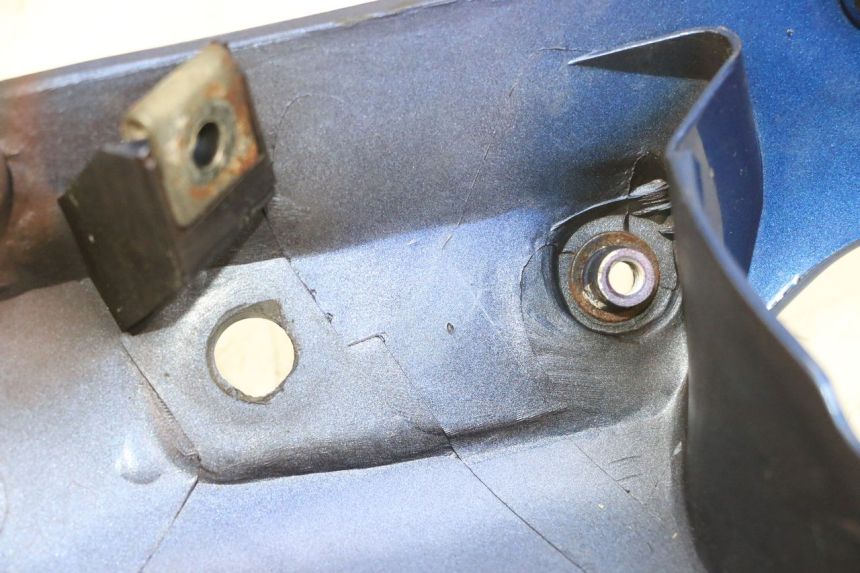 photo de FLANC LATERAL AVANT DROIT KAWASAKI GPX R WARBIRD 600 (1988 - 1993) - Zoom état d’usage