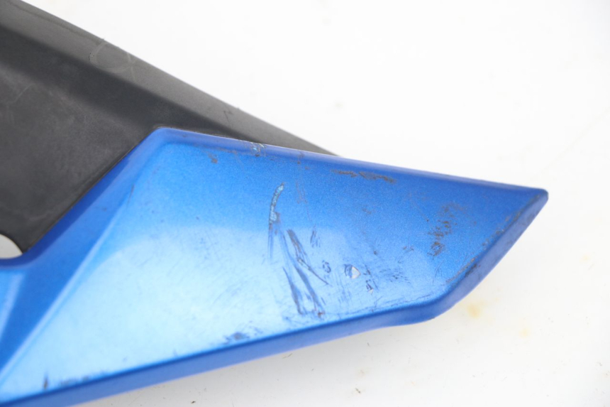 photo de FLANC LATERAL AVANT DROIT SUZUKI GSR 750 (2011 - 2017) - État de surface