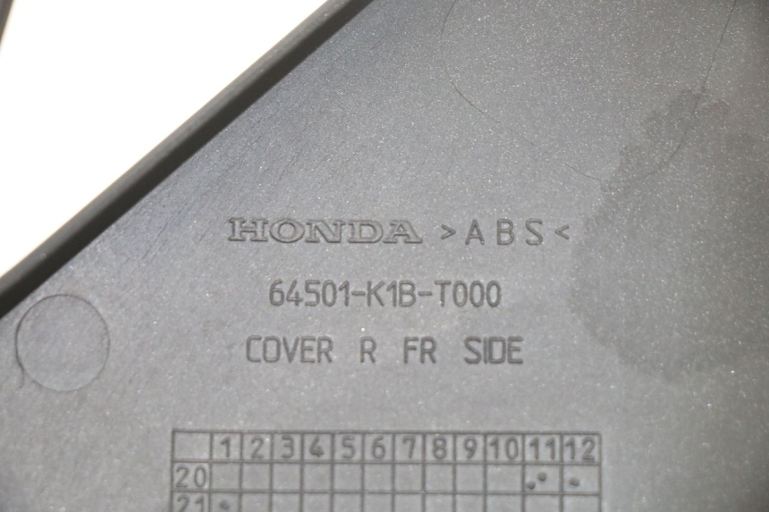 photo de FLANC LATERAL AVANT DROIT HONDA FORZA 125 (2021 - 2025)