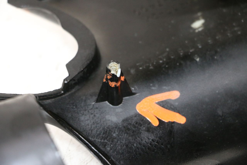 photo de FLANC LATERAL AVANT DROIT HONDA NSR R 125 (1994 - 2003) - Gros plan technique