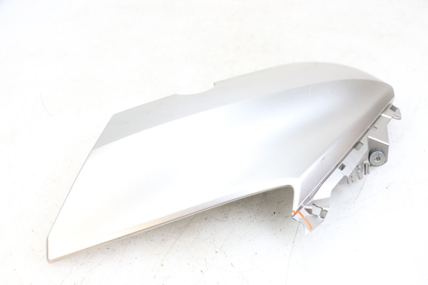 photo de FLANC LATERAL AVANT DROIT YAMAHA XMAX X-MAX ABS 125 (2017 - 2020)