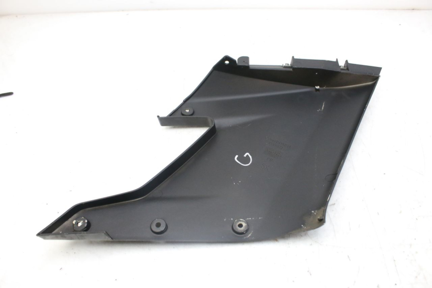 photo de FLANC LATERAL AVANT GAUCHE DERBI GPR 50 (2004 - 2009)