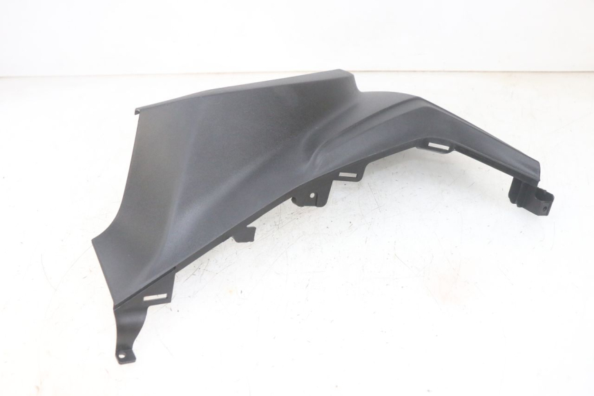 photo de FLANC LATERAL AVANT GAUCHE PIAGGIO MP3 HPE 300 (2019 - 2026) - Points de fixation