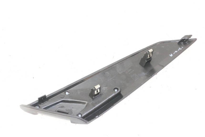 photo de FLANC LATERAL AVANT GAUCHE APRILIA SXR 50 (2021 - 2023)