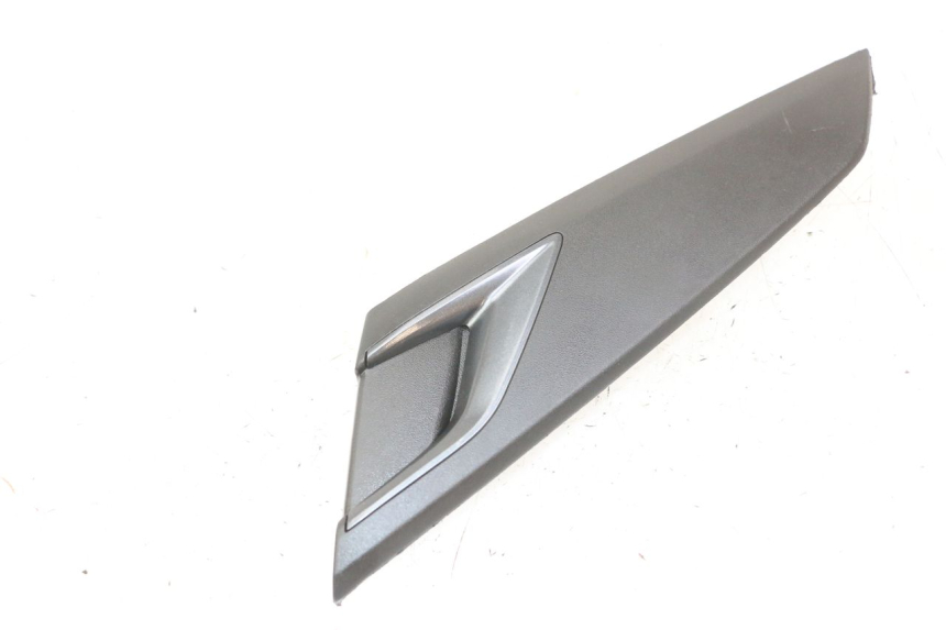 photo de FLANC LATERAL AVANT GAUCHE APRILIA SXR 50 (2021 - 2023)