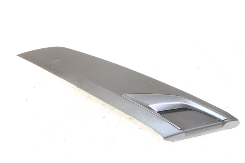 photo de FLANC LATERAL AVANT GAUCHE APRILIA SXR 50 (2021 - 2023)