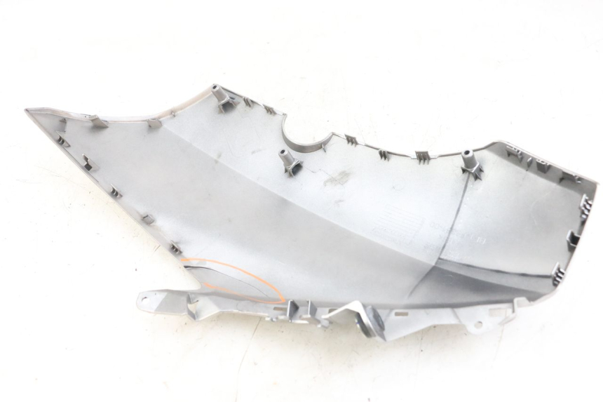 photo de FLANC LATERAL AVANT GAUCHE YAMAHA XMAX X-MAX ABS 125 (2017 - 2020)