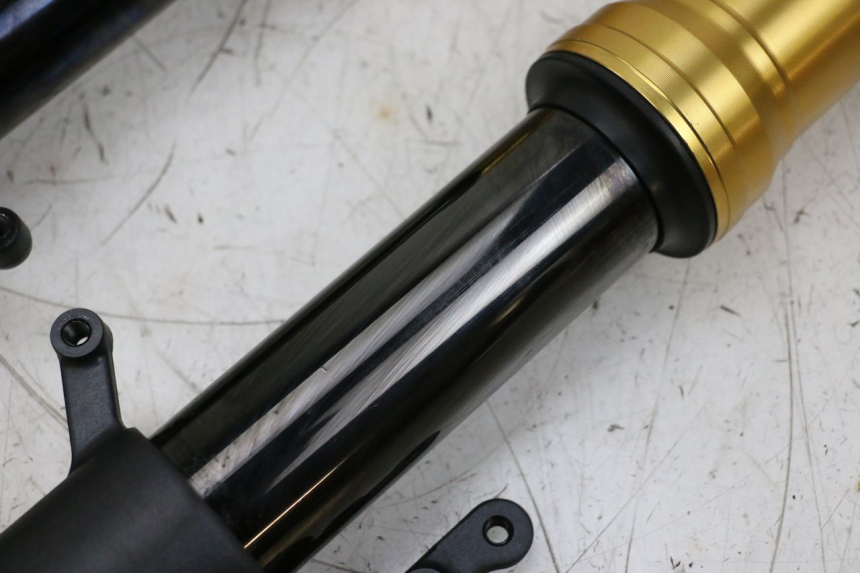 photo de FOURCHE SUZUKI GSXR GSX-R 1000 (2003 - 2004) - Marquages et références