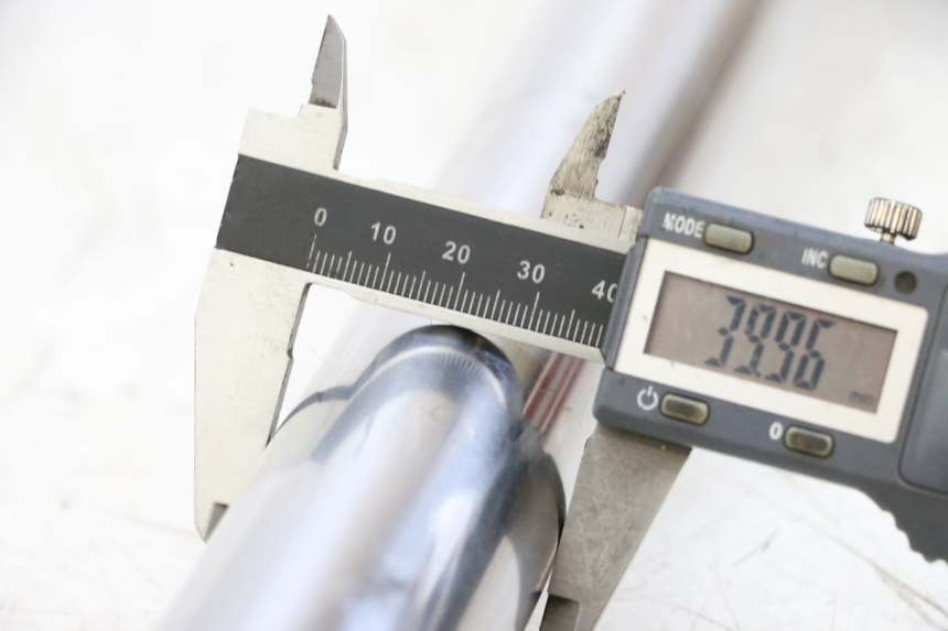 photo de FOURREAU FOURCHE DROIT KAWASAKI GPZ RX 1000 (1986 - 1988) - Détail de la pièce