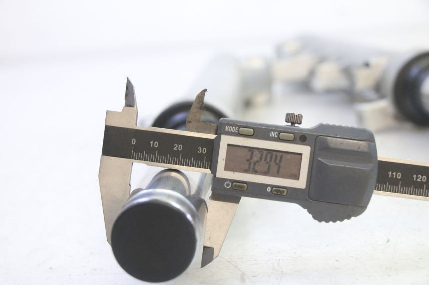 photo de FOURREAU FOURCHE HONDA FES S-WING SWING ABS 125 (2007 - 2015)