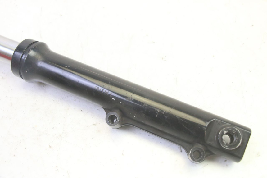 photo de FOURREAU FOURCHE GAUCHE SYM FIDDLE 3 III 125 (2014 - 2020) - Autre angle de vue