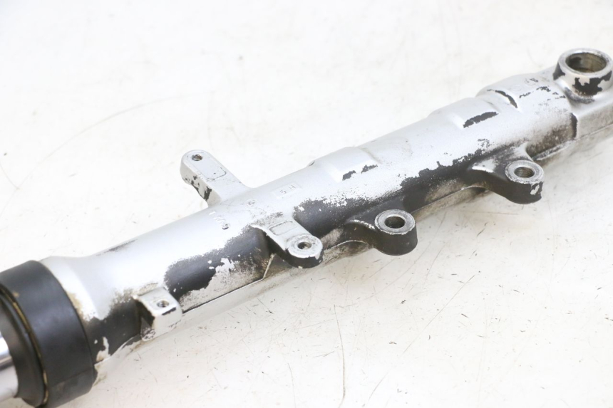 photo de FOURREAU FOURCHE GAUCHE YAMAHA FZ6 N FAZER 600 (2004 - 2006) - Zoom état d’usage