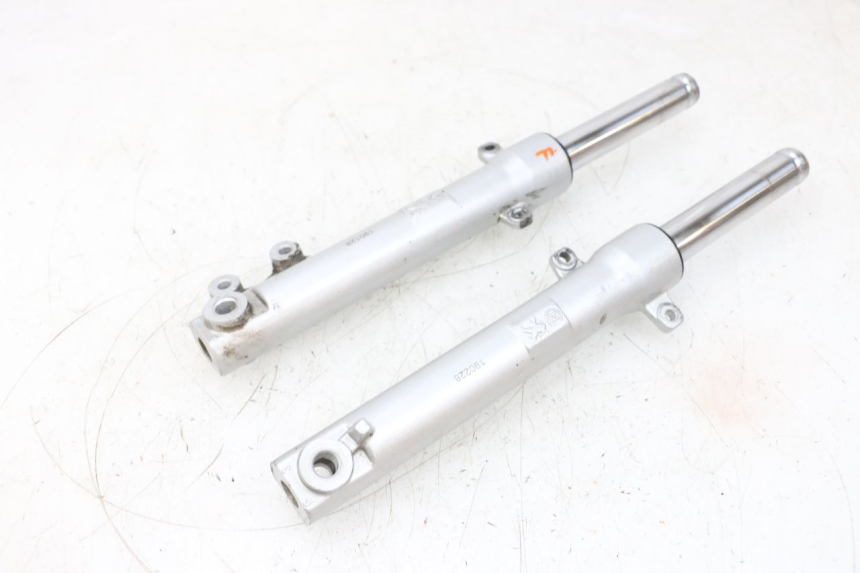 photo de FOURREAU FOURCHE PEUGEOT KISBEE 4T 50 (2018 - 2022) - État de surface