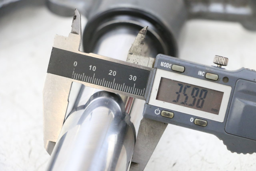 photo de FOURREAU FOURCHE YAMAHA XMAX X-MAX 125 (2006 - 2009) - Zoom état d’usage