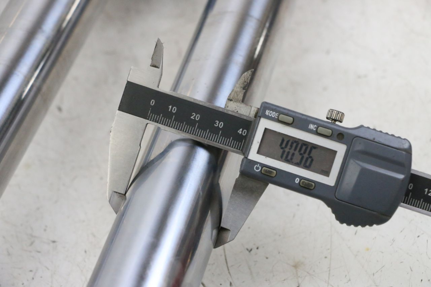 photo de FOURREAU FOURCHE KAWASAKI ZR 7 750 (1999 - 2001) - Zoom état d’usage