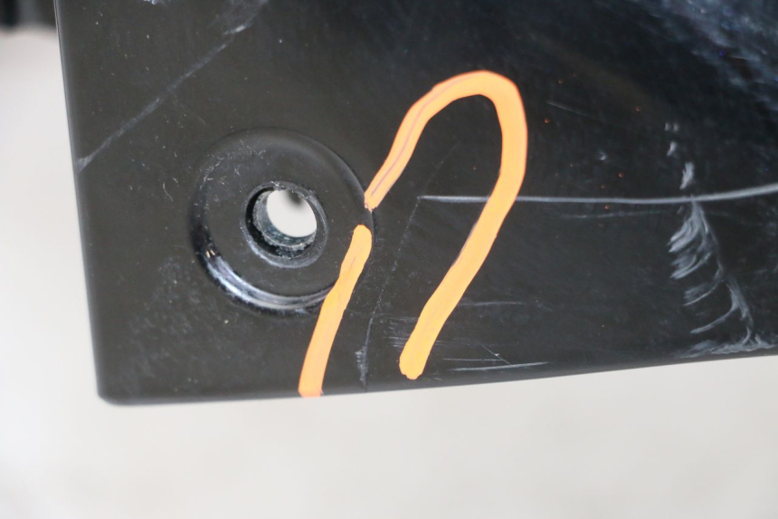 photo de GARDE BOUE AVANT SUZUKI BURGMAN 125 (2007 - 2014)