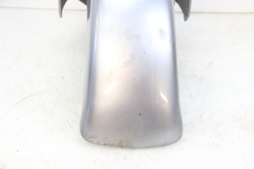 photo de GARDE BOUE AVANT SYM GTS EVO 125 (2009 - 2013) - Gros plan technique