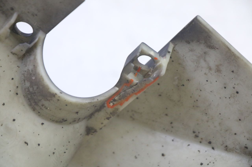 photo de GARDE BOUE AVANT PEUGEOT KISBEE 4T 50 (2018 - 2022) - Détails caractéristiques