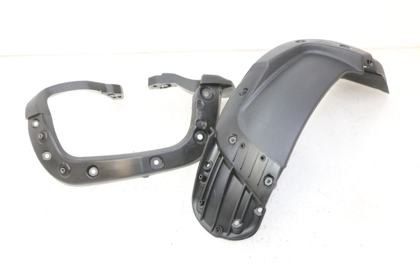 photo de GARDE BOUE AVANT PIAGGIO MP3 HPE 310 (2024 - 2025)