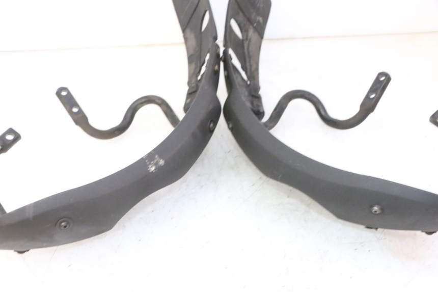 photo de GARDE BOUE AVANT PIAGGIO MP3 125 (2006 - 2014)