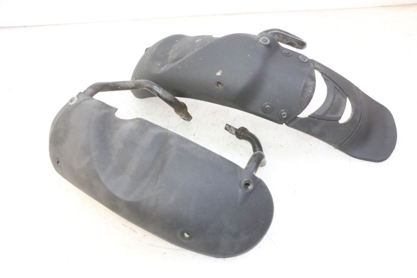 photo de GARDE BOUE AVANT PIAGGIO MP3 RL 250 (2007 - 2010)