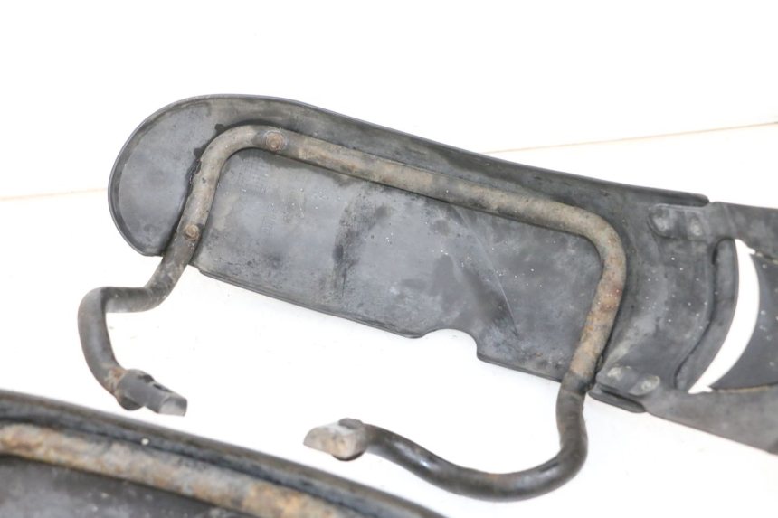 photo de GARDE BOUE AVANT PIAGGIO MP3 RL 250 (2007 - 2010) - Autre angle de vue