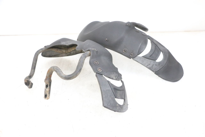 photo de GARDE BOUE AVANT PIAGGIO MP3 RL 250 (2007 - 2010) - Marquages et références