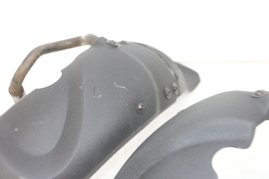 photo de GARDE BOUE AVANT PIAGGIO MP3 RL 250 (2007 - 2010) - Zoom composants