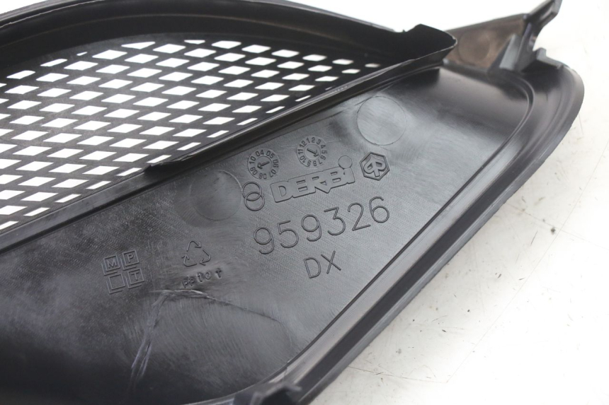 photo de GRILLE RADIATEUR DROITE PIAGGIO NRG POWER PUREJET 50 (2018 - 2021)