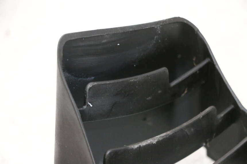 photo de GRILLE RADIATEUR GAUCHE PIAGGIO VESPA GTS SUPER IE 125 (2009 - 2016) - Détail de la pièce