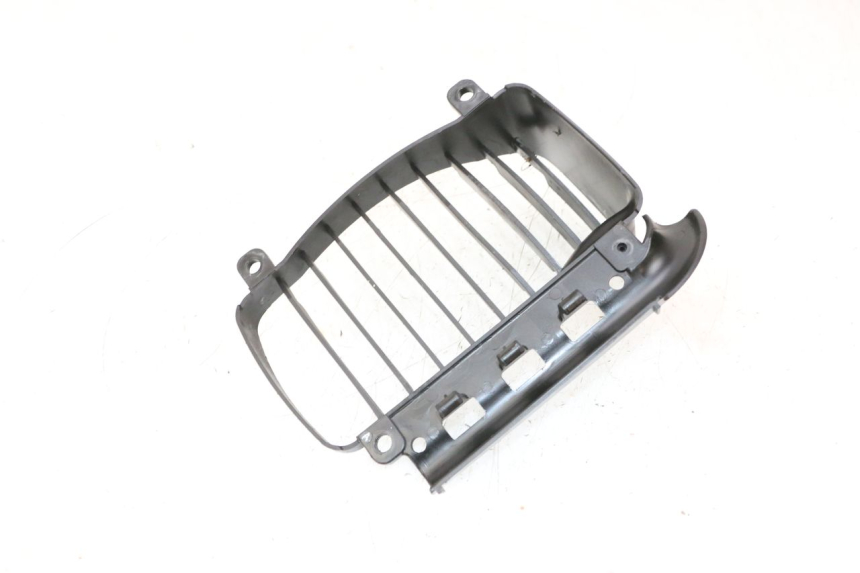 photo de GRILLE RADIATEUR GAUCHE PIAGGIO VESPA GTS SUPER IE 125 (2009 - 2016) - Gros plan technique
