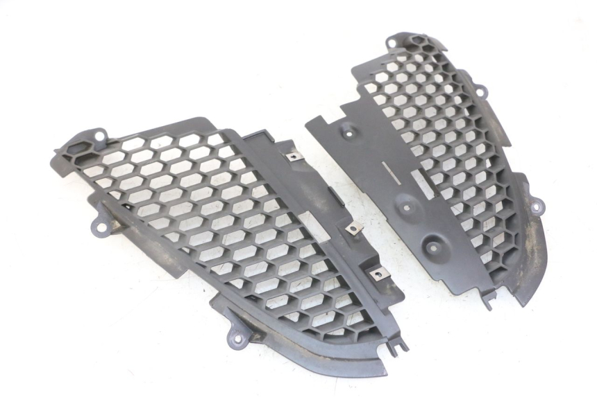 photo de GRILLE RADIATEUR PIAGGIO IE MP3 YOURBAN 300 (2011 - 2016)