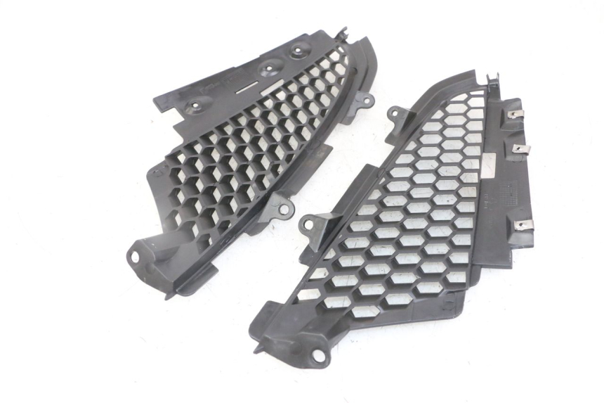photo de GRILLE RADIATEUR PIAGGIO IE MP3 YOURBAN 300 (2011 - 2016)