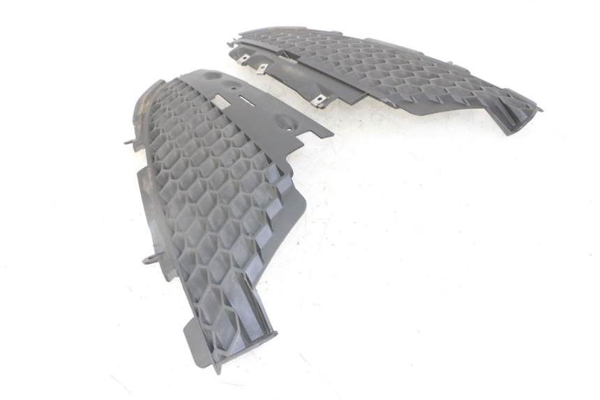 photo de GRILLE RADIATEUR PIAGGIO IE MP3 YOURBAN 300 (2011 - 2016)