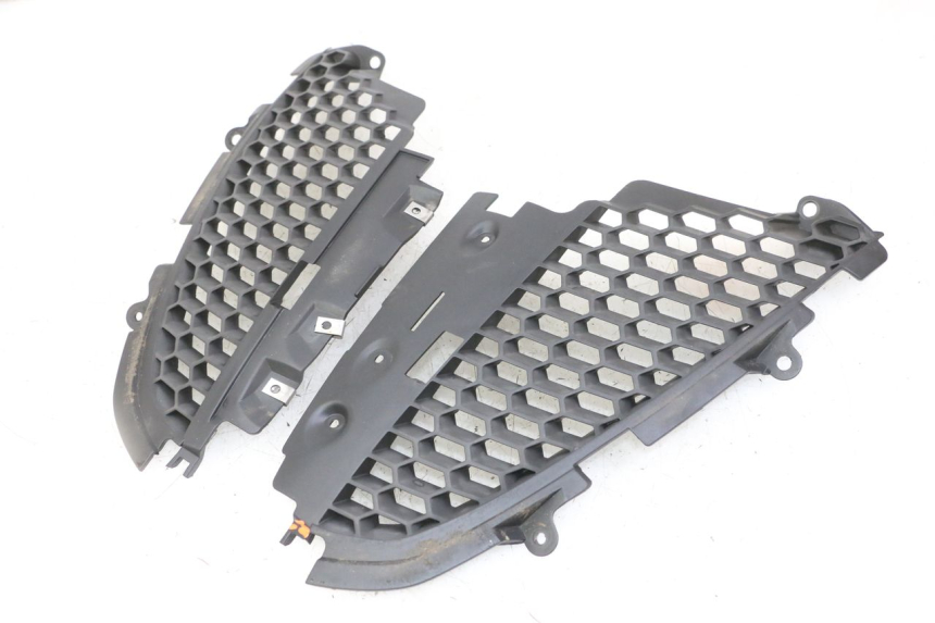 photo de GRILLE RADIATEUR PIAGGIO IE MP3 YOURBAN 300 (2011 - 2016)